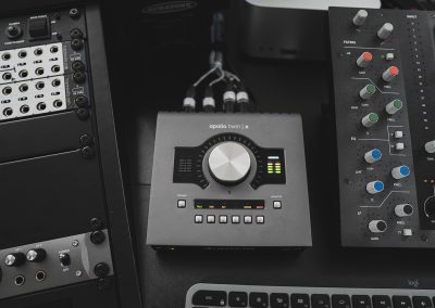 Apollo twin x dans le Studio d'enregistrement Sonicscape Studio