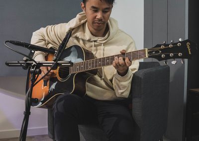 Enregistrement d'une guitare Epiphone dans le Studio d'enregistrement Sonicscape Studio