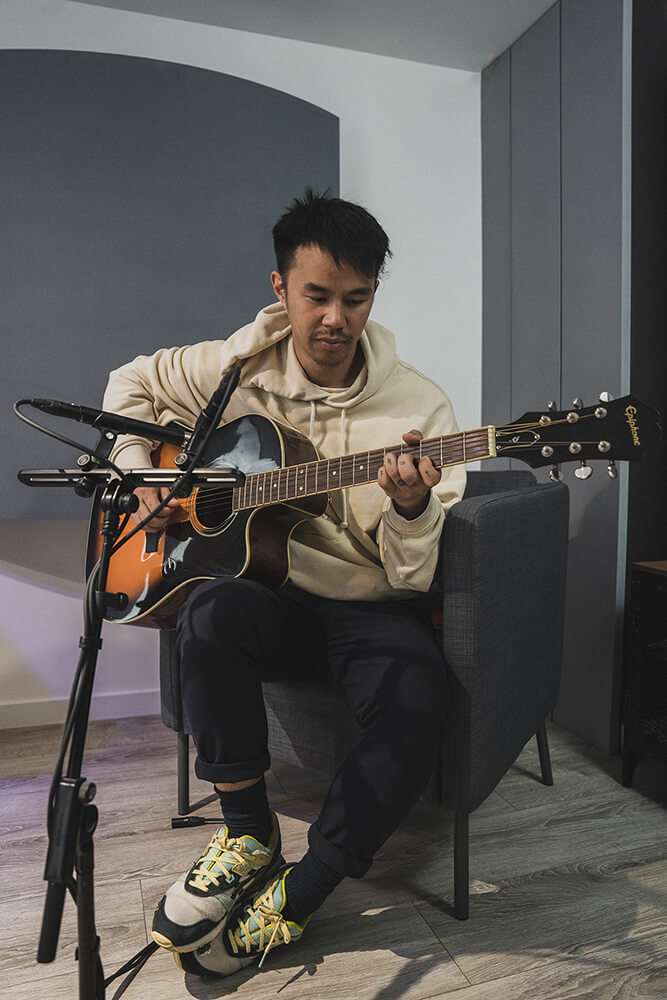 Enregistrement d'une guitare Epiphone dans le Studio d'enregistrement Sonicscape Studio